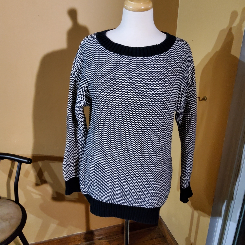 GAP Black and White Crew Neck Sweater
